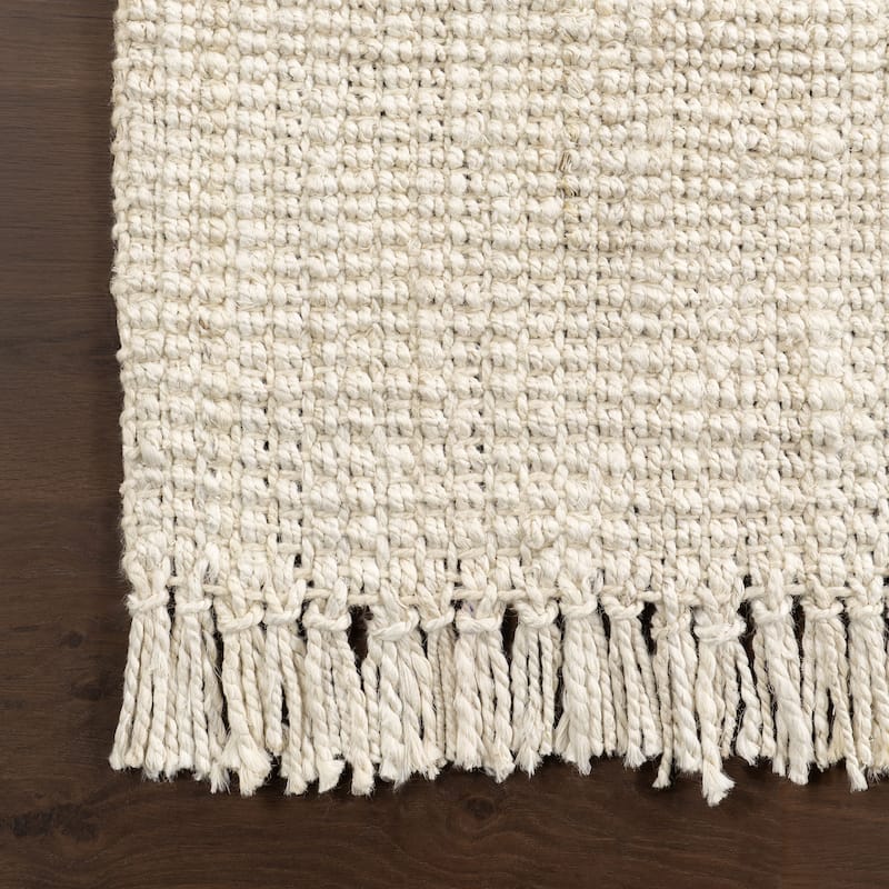 Nuloom Delilah Solid Chunky Jute Tassel Area Rug