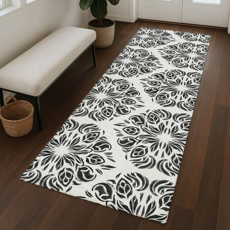 Machine Washable Indoor/ Outdoor Damask Pearl Chantille Rug