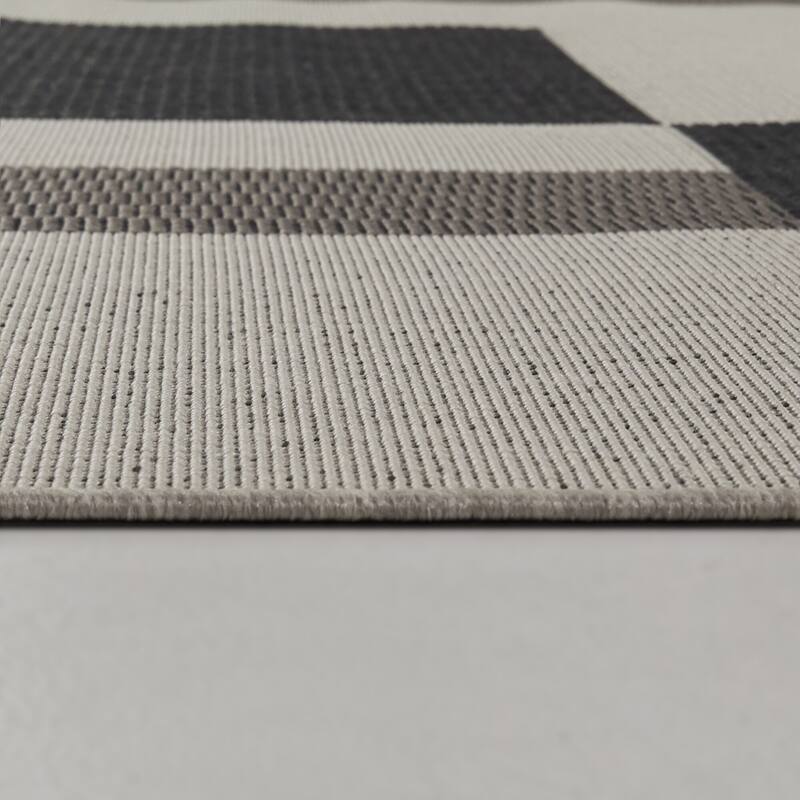 Galvin Modern Geometric Indoor/Outdoor Area Rug