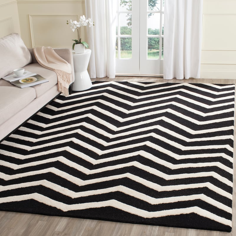 SAFAVIEH Handmade Cambridge Terttu Chevron Wool Rug - 8' x 10' - Black/Ivory