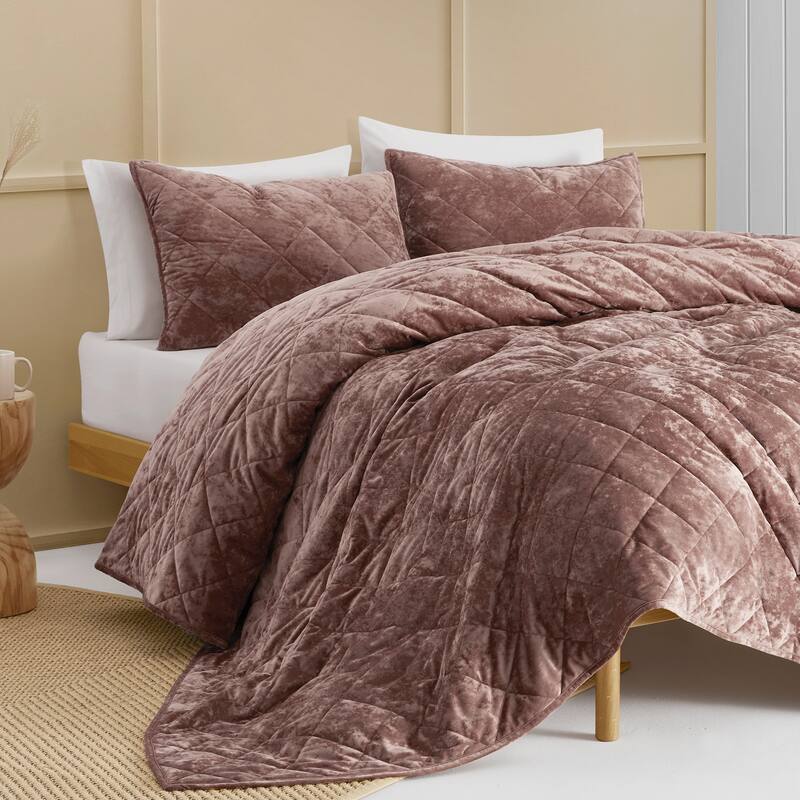 Wonderful Diamond Velvet 3 Piece Quilt Set