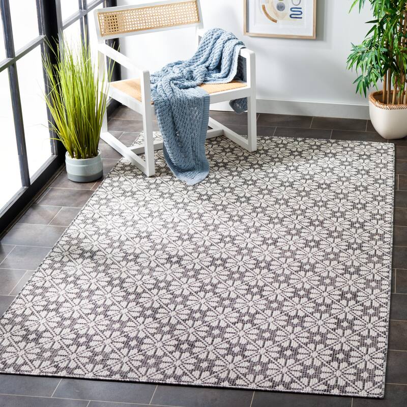 Martha Stewart by SAFAVIEH Matty Indoor/ Outdoor Rug - 6'5" x 9'6" - Black
