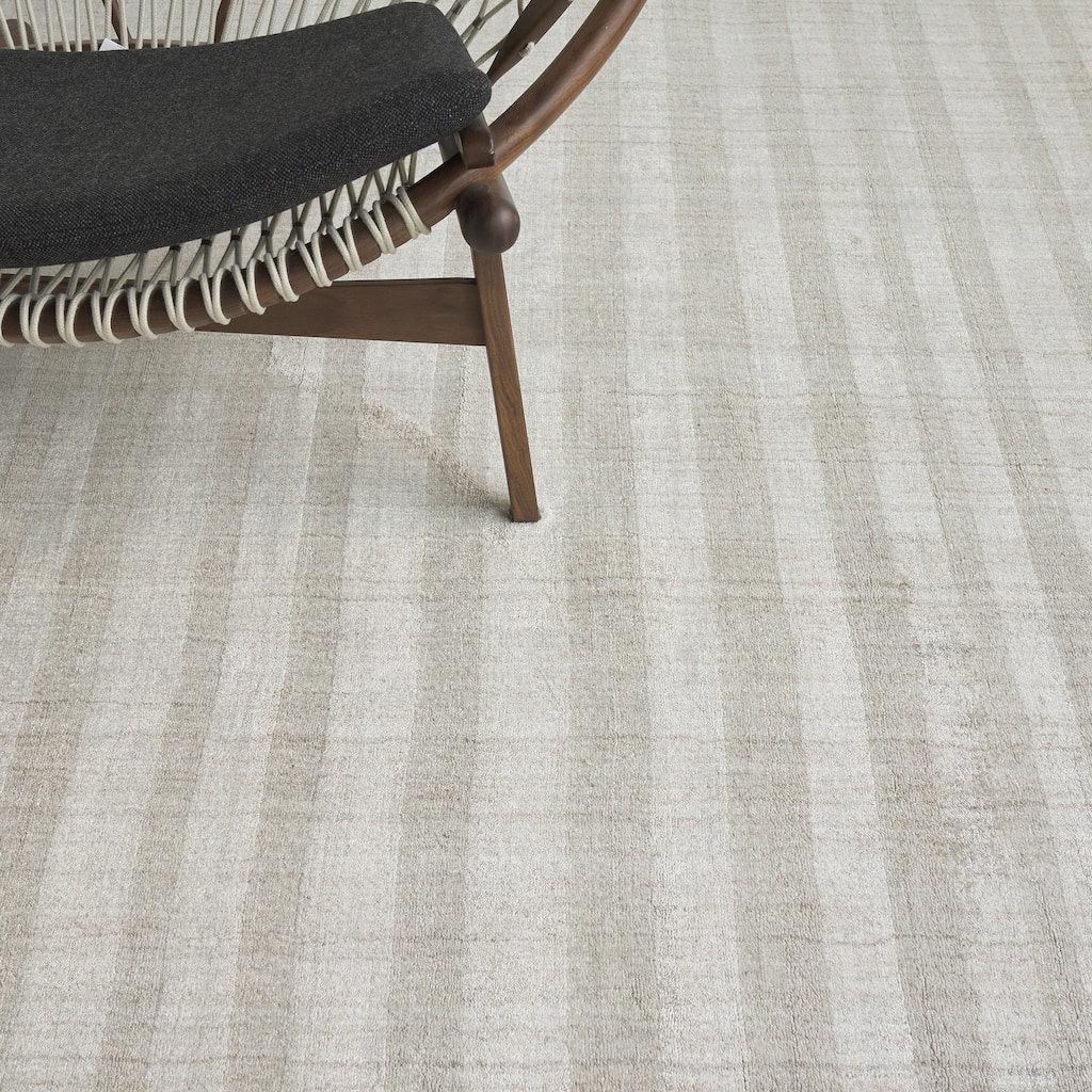 EXQUISITE RUGS Robin Stripe Hand-loomed Bamboo Silk/Wool Light Khaki Area Rug.