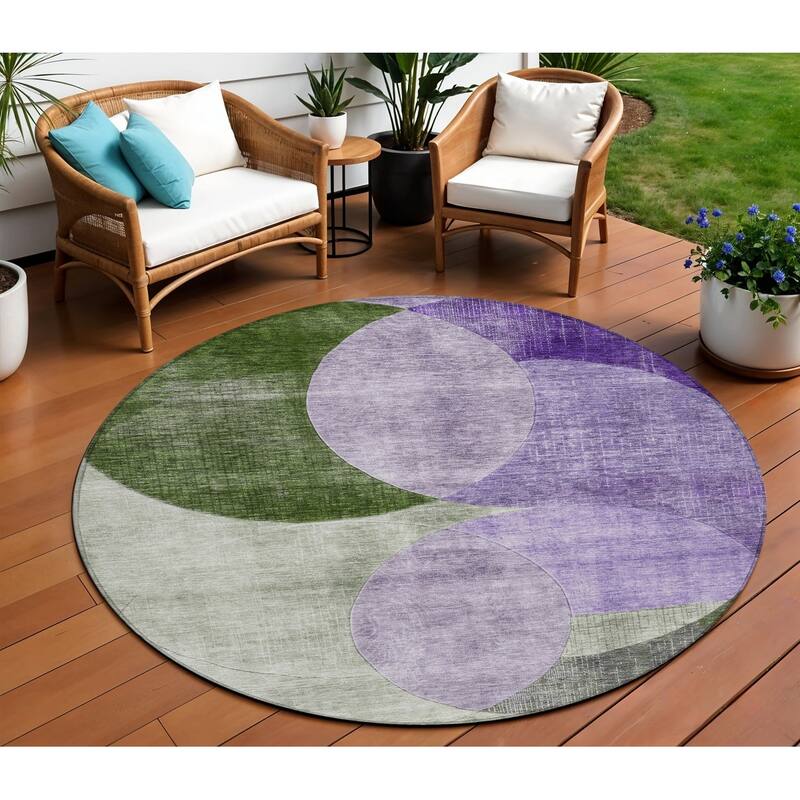 HomeRoots Geometric Transitional Rectangle Outdoor Rug - 8' Round