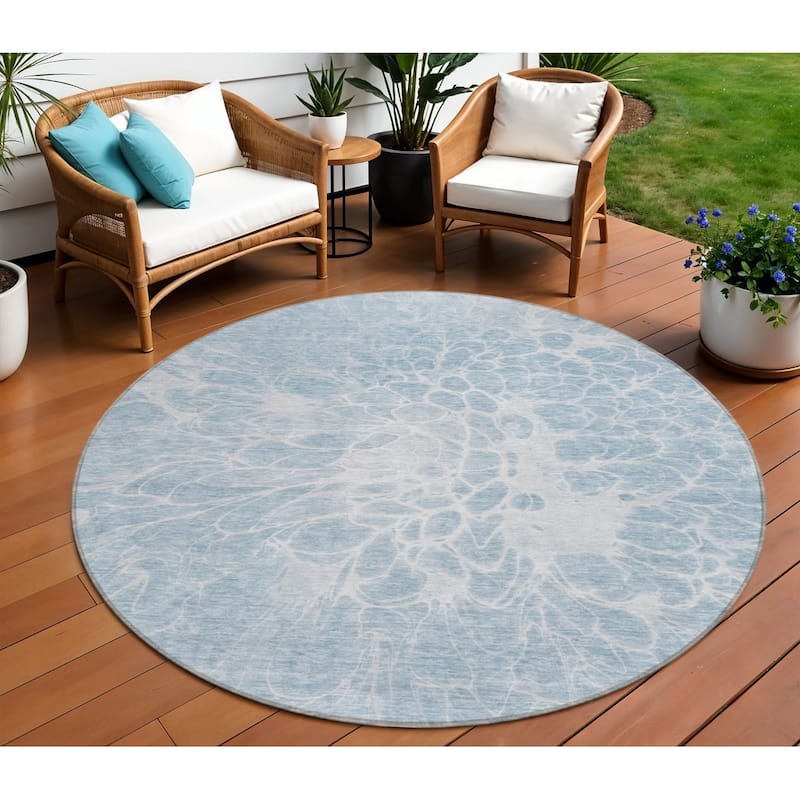 HomeRoots Abstract Transitional Rectangle Outdoor Rug - 8' Round