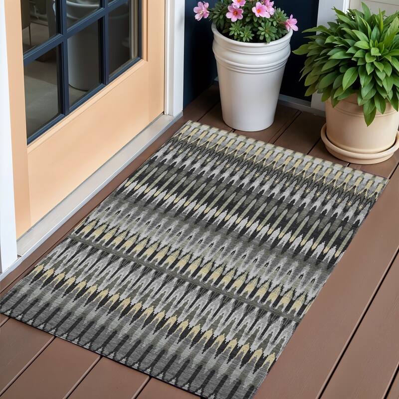 HomeRoots Southwestern Transitional Rectangle Outdoor Rug - 3' x 5'