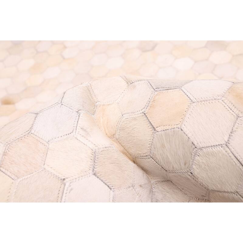 ECARPETGALLERY Handmade Cowhide Patchwork Ivory Leather Rug - 5'1 x 8'0