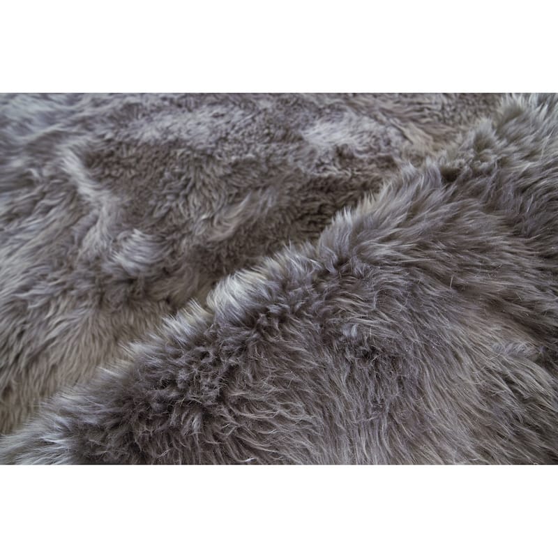 EXQUISITE RUGS Sheepskin Hand-stitched Dark Grey Area Rug.