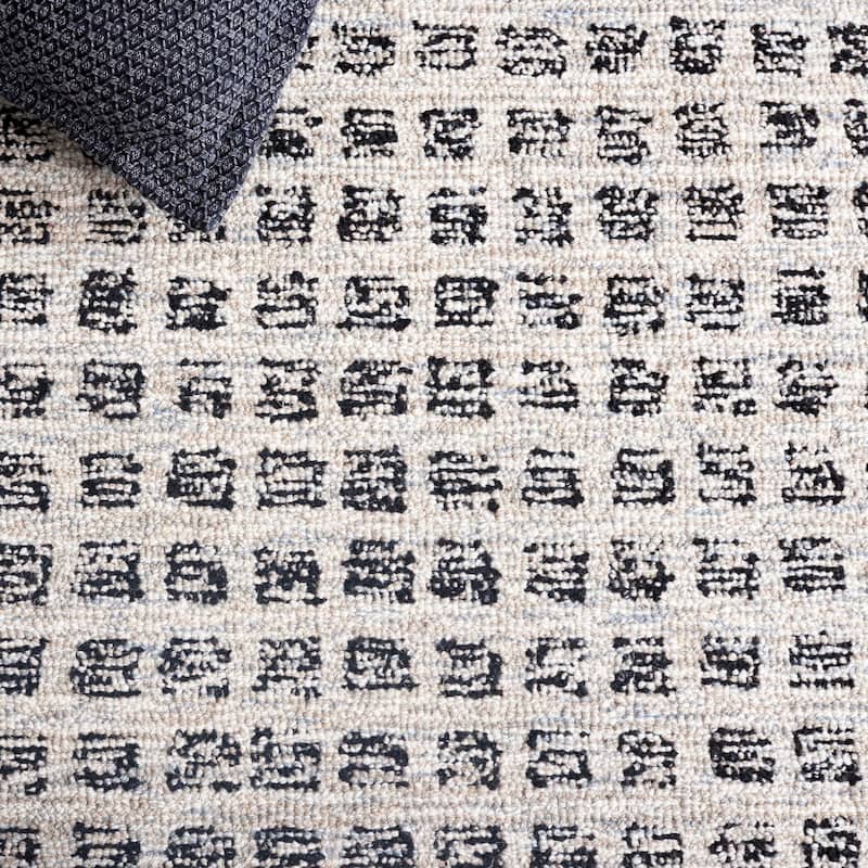 SAFAVIEH Handmade Ebony Alyona Modern Rug