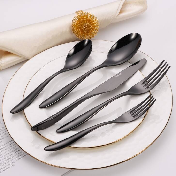 20 Pc Flatware Set with Wavy Handle