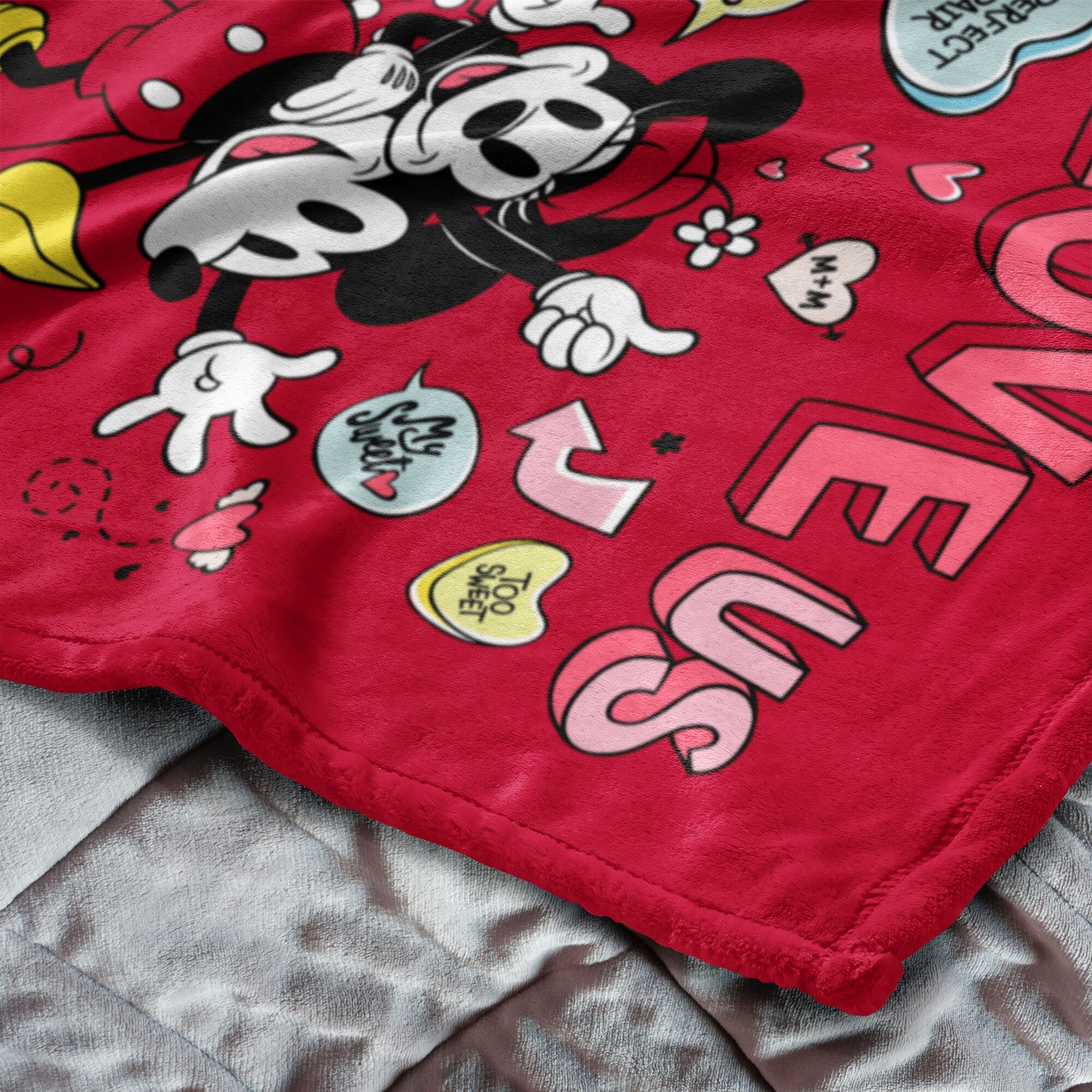 Mickey Mouse Mickey Minnie I Love Us Silk Touch Throw Red 50 x60
