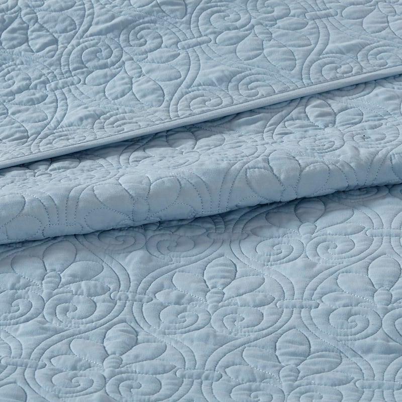 Madison Park Mansfield Reversible Oversized 3-piece Solid Texture Bedspread Quilt Set with Matching Shams