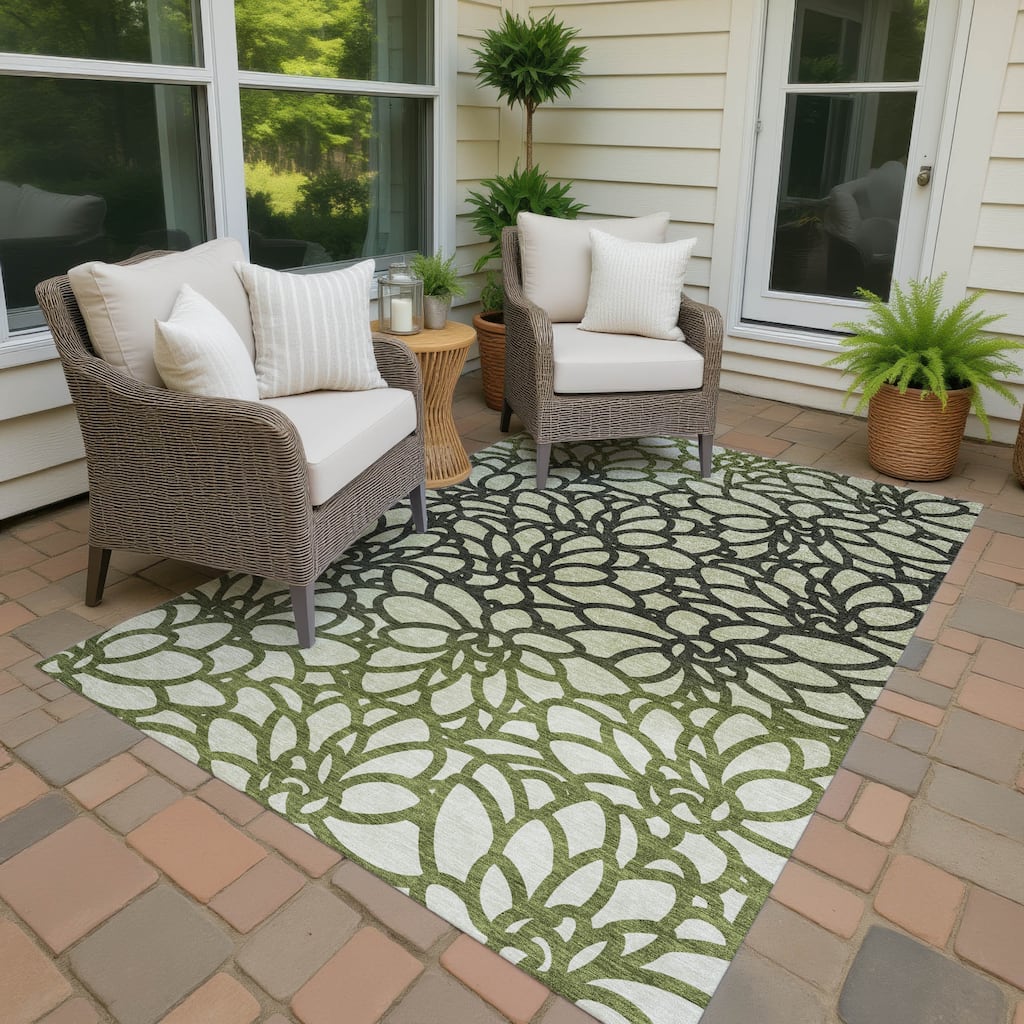 Machine Washable Indoor/ Outdoor Floral Craze Chantille Rug
