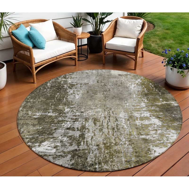 HomeRoots Abstract Transitional Rectangle Outdoor Rug - 8' Round