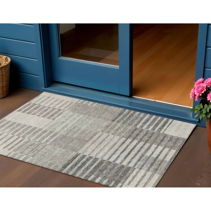HomeRoots Striped Modern Rectangle Outdoor Rug - 3' x 5'