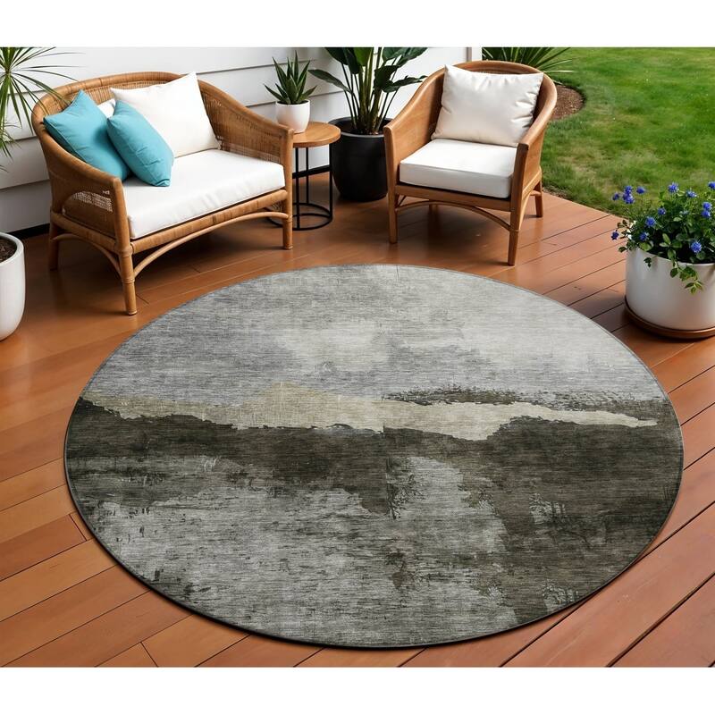 HomeRoots Abstract Transitional Rectangle Outdoor Rug - 8' Round