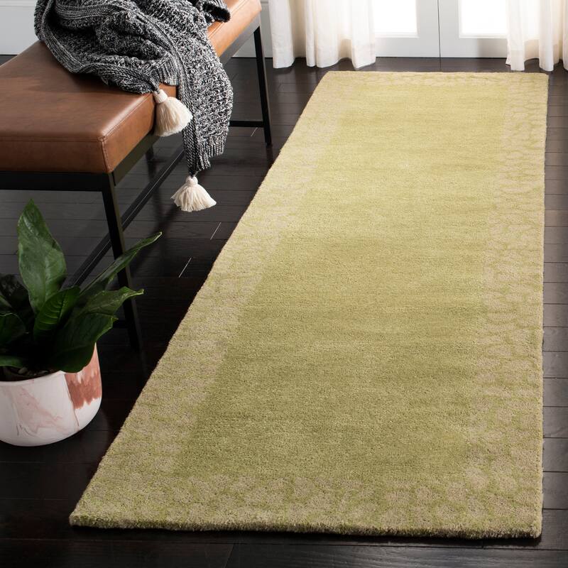 SAFAVIEH Handmade Soho Giselle Border N.Z. Wool Rug - 2'6" x 8' Runner - Green/Light Green