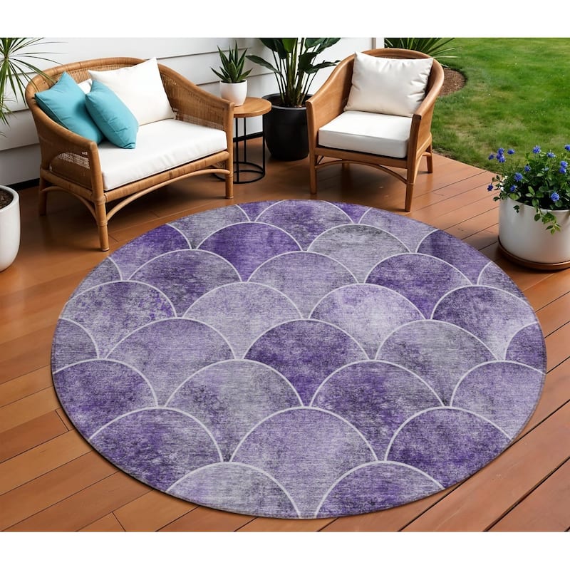 HomeRoots Abstract Transitional Rectangle Outdoor Rug - 8' Round