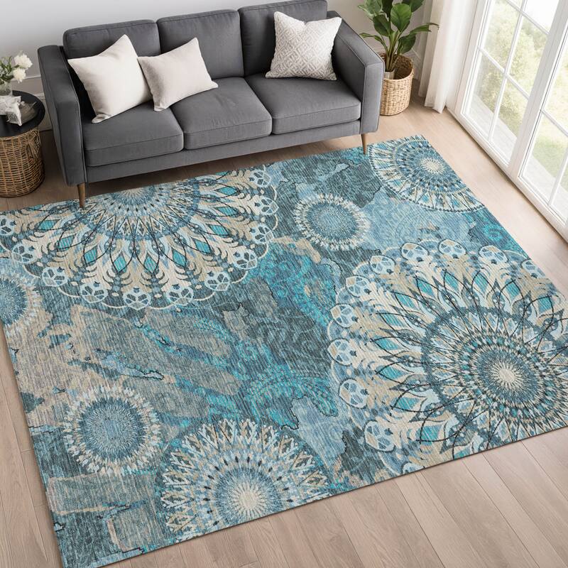 Machine Washable Indoor/ Outdoor Traditional Pinwheel Chantille Rug