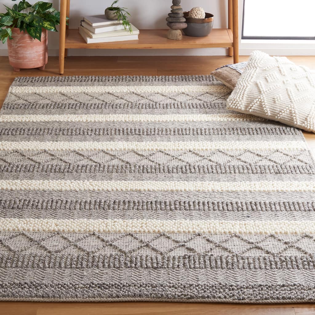 SAFAVIEH Handmade Natura Elianna Farmhouse Boho Rug