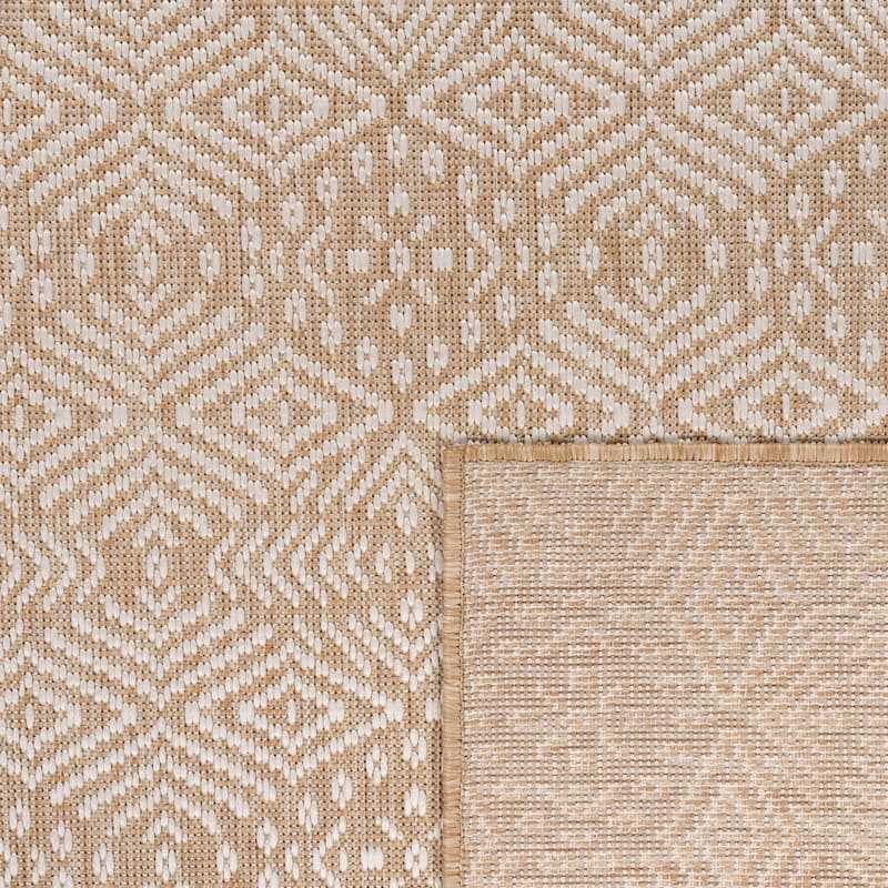 Indoor & Outdoor Rug with Modern Aztec Pattern