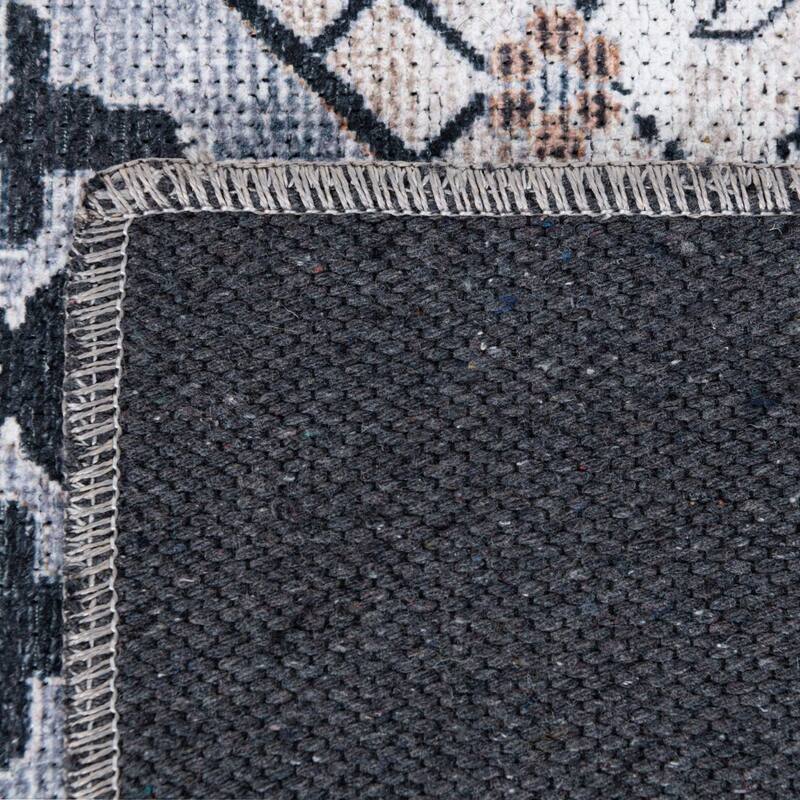 Traditional Tira Collection Area Rug