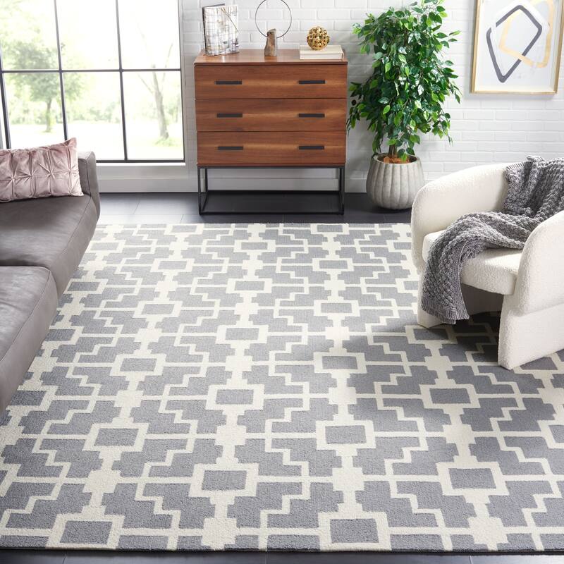 SAFAVIEH Handmade Four Seasons Dashamira Floral Rug - 8' x 10' - Navy/Ivory