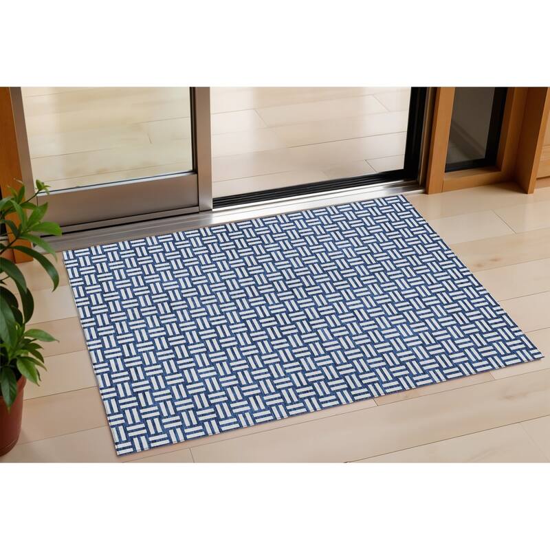 HomeRoots Geometric Transitional Rectangle Outdoor Rug - 3' x 5'
