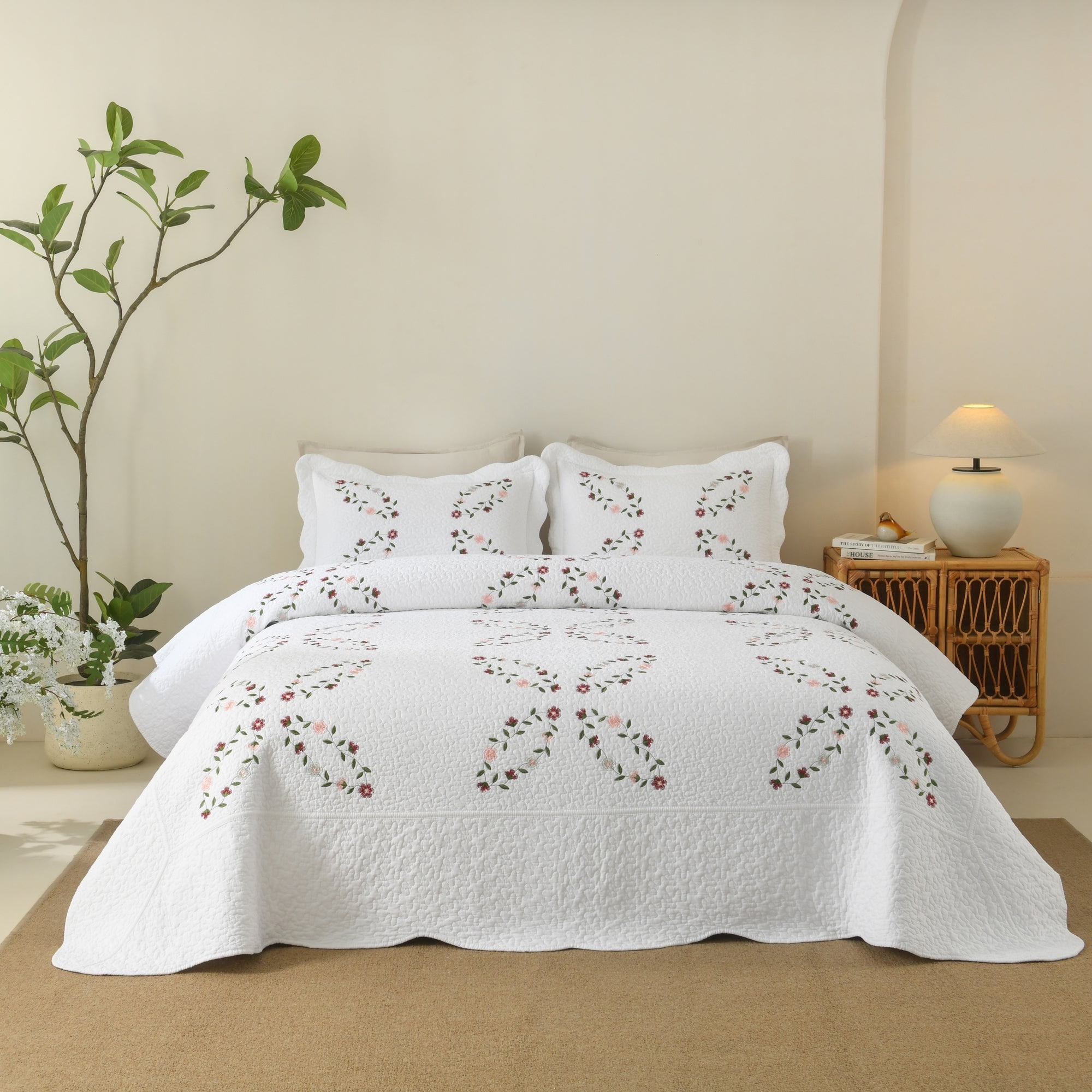MarCielo Cotton White Burgundy Floral Qulit Bedspread Set