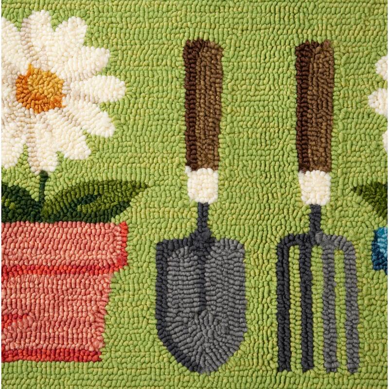Indoor/Outdoor Garden Tools Hooked Polypropylene Accent Rug 24"x42" - 2' x 3'
