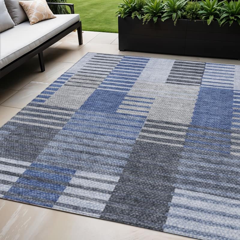 HomeRoots Striped Transitional Rectangle Outdoor Rug - 5' X 8'