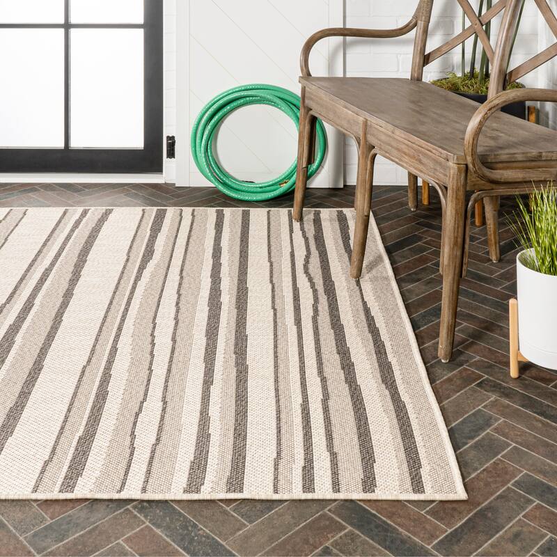 JONATHAN Y Chevron Wavy Stripe Modern Indoor/Outdoor Area Rug