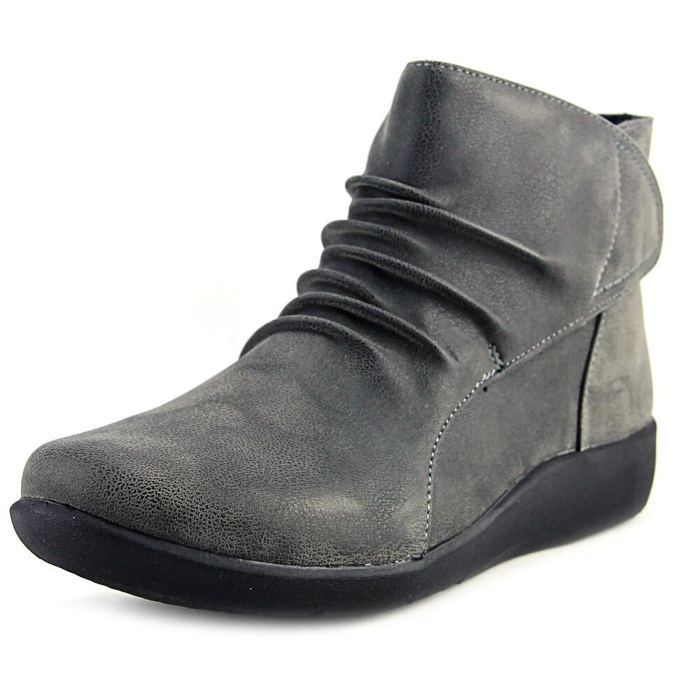 clarks cloudsteppers gray