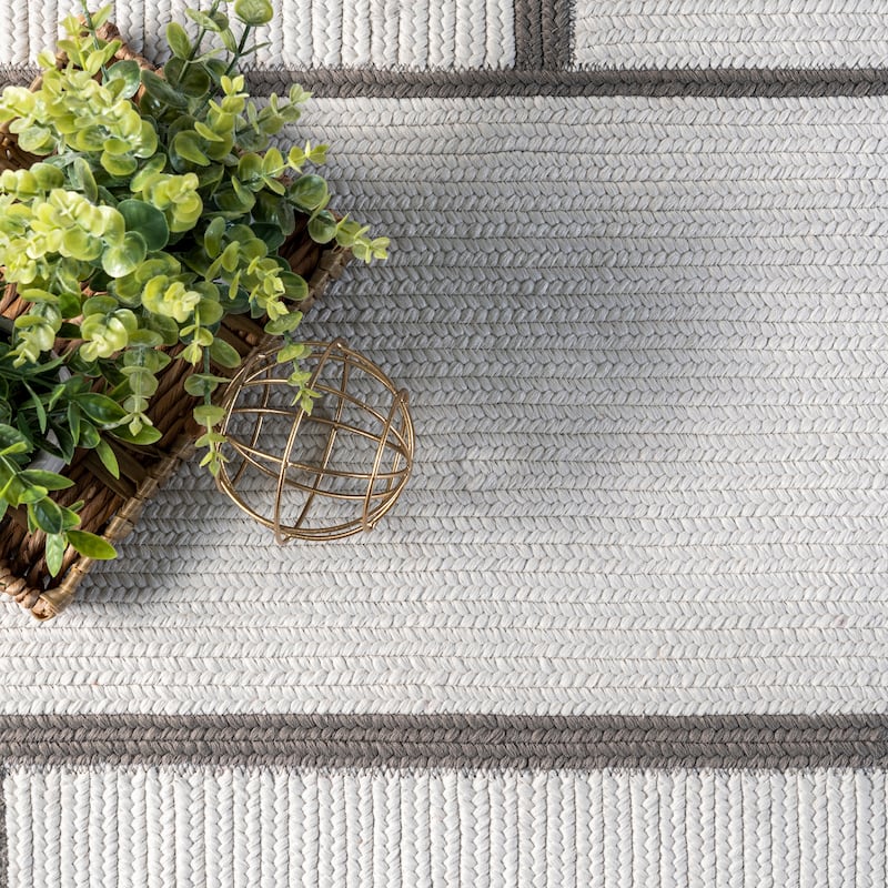 Nuloom Jolynn Modern Braided Shapes Indoor/Outdoor Area Rug