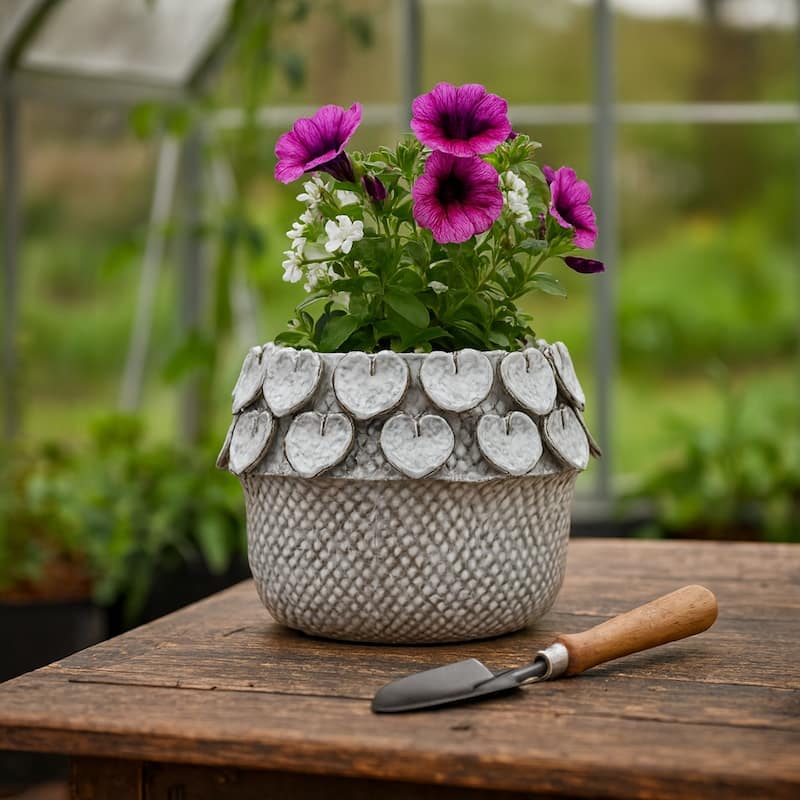 Stylish Ceramic Planter with Sculptural Leaf Heart Details