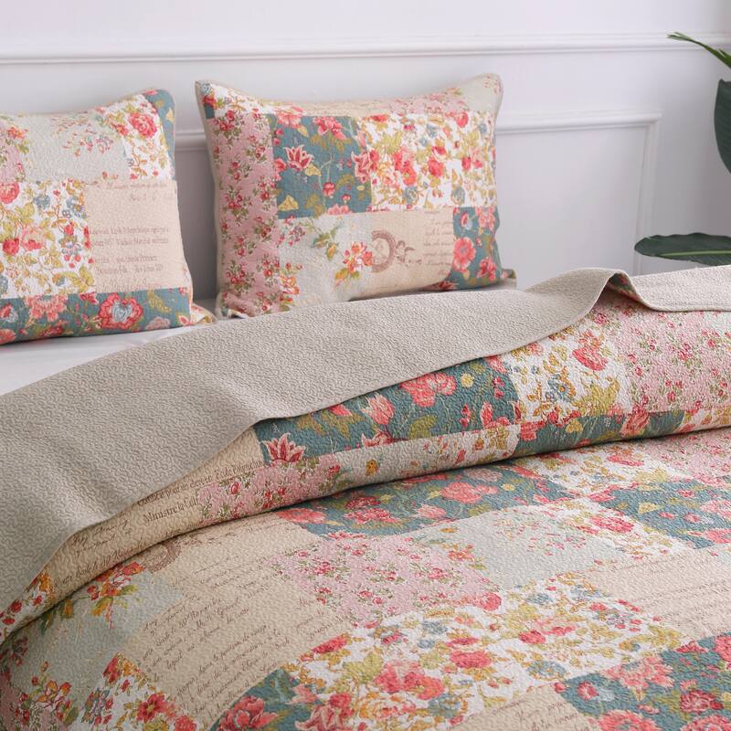S&S Tania Floral Patchwork Print Reversible 3 Piece Cotton Quilt Set