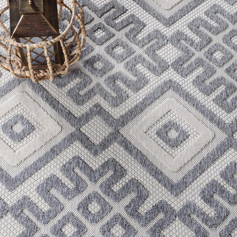 Superior Modern Geometric Diamonds Indoor Outdoor Area Rug