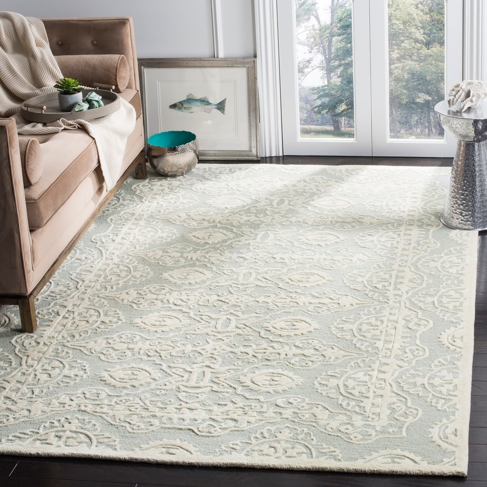 SAFAVIEH Handmade Bella Wivine Modern Floral Wool Rug
