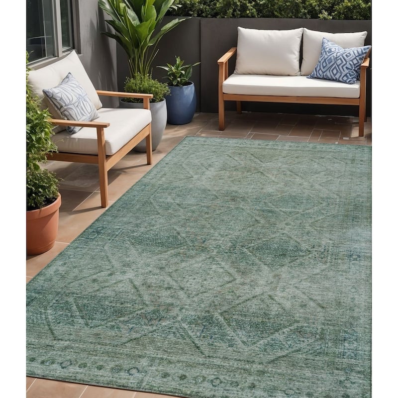 HomeRoots Geometric Transitional Rectangle Outdoor Rug - 5' X 8'