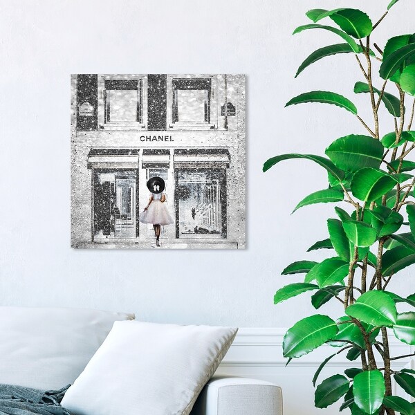 Oliver Gal Fashion and Glam Wall Art Canvas Prints 'Queen of