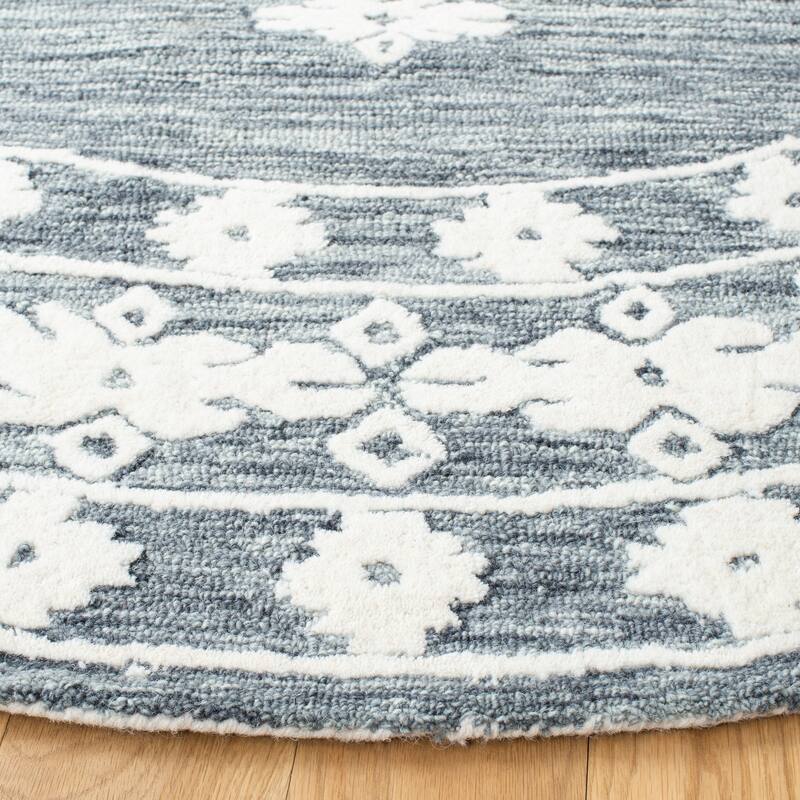 SAFAVIEH Handmade Aspen Nusreta Rustic Boho Wool Rug
