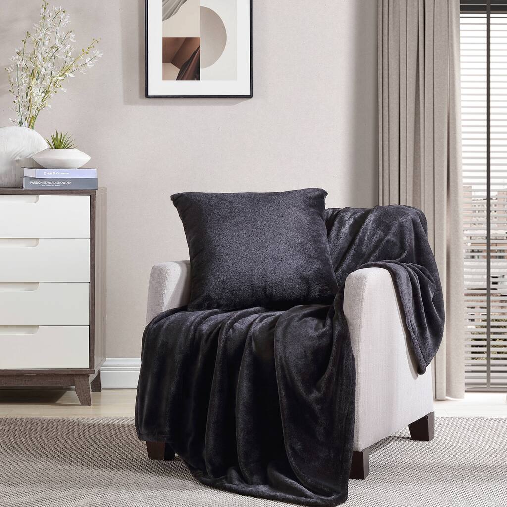 ED Ellen DeGeneres Solid Black Faux Fur 2 Piece Throw Blanket & Pillow Set