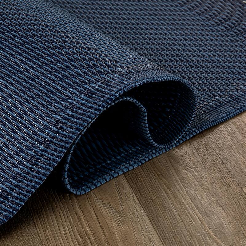 World Rug Gallery Contemporary Stripe Shade Geometric Reversible Recycled Plastic Outdoor Rugs