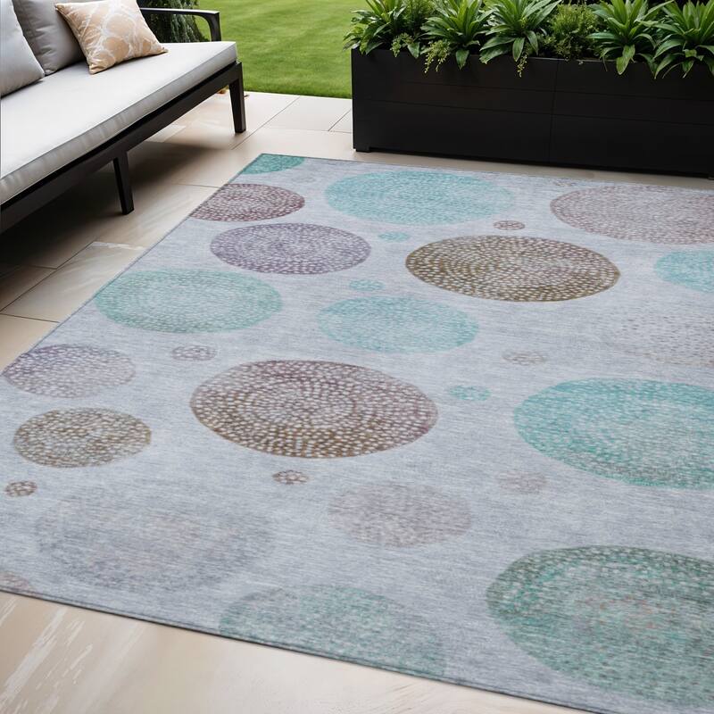 HomeRoots Geometric Transitional Rectangle Outdoor Rug - 5' X 8'