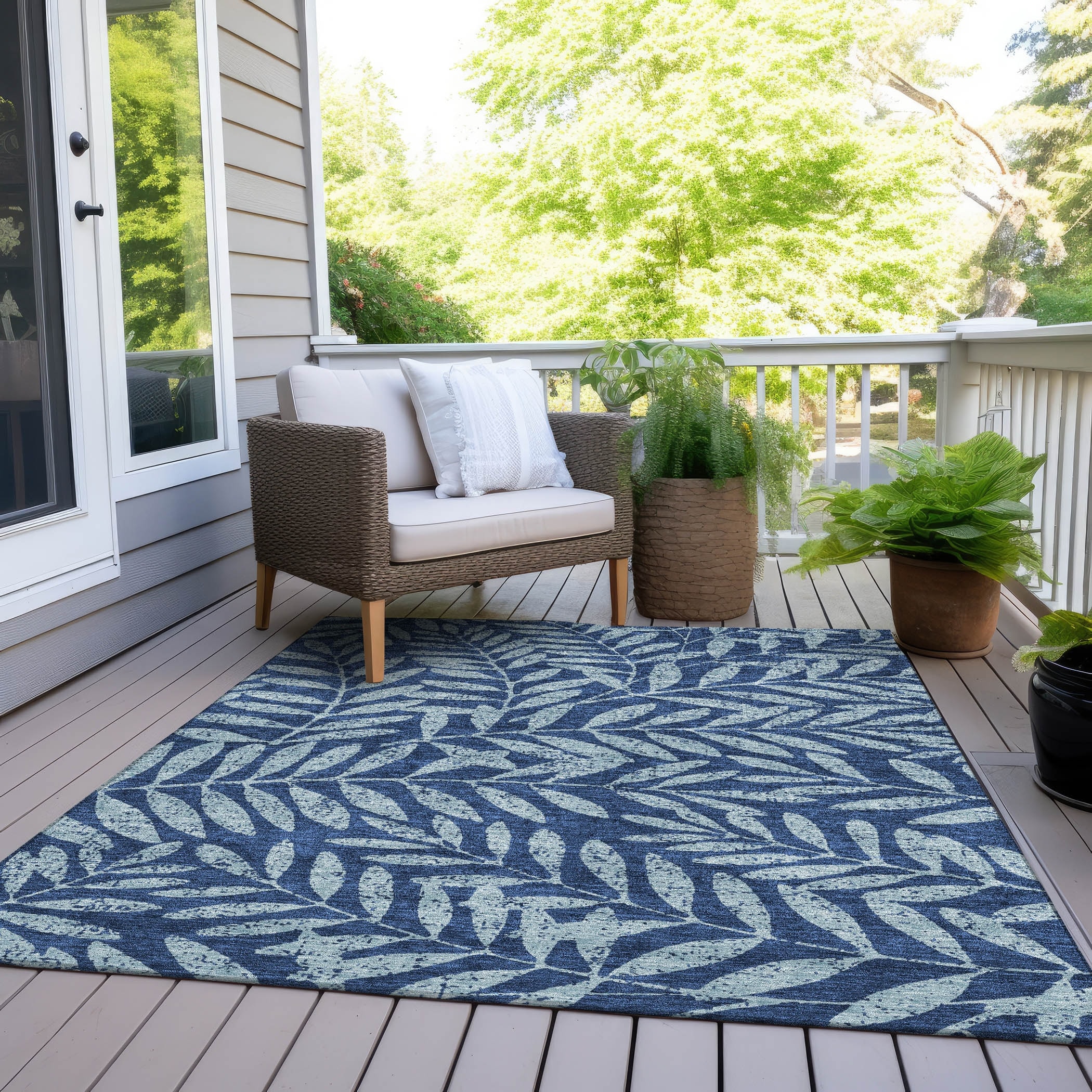 Machine Washable Indoor/ Outdoor Chantille Palm Rug