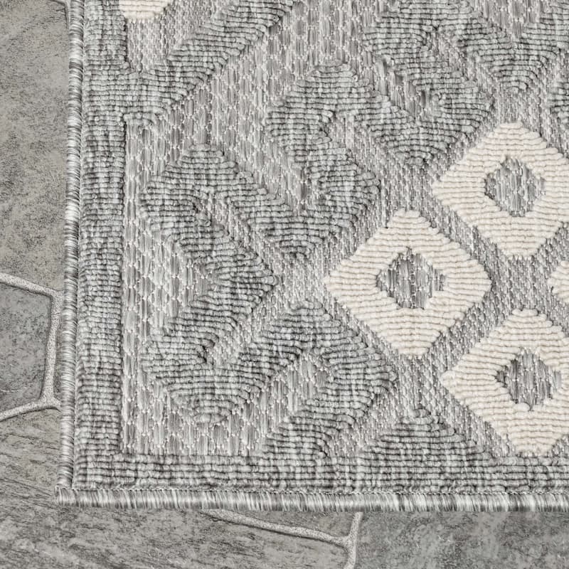 Superior Modern Geometric Diamonds Indoor Outdoor Area Rug
