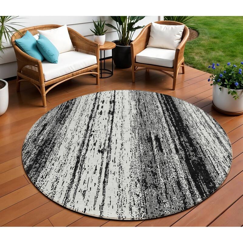 HomeRoots Striped Transitional Rectangle Outdoor Rug - 8' Round