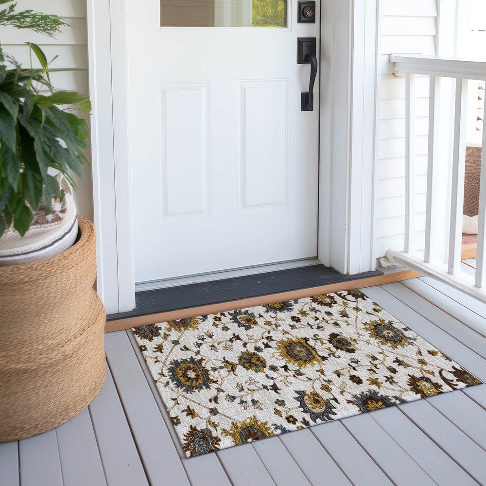 Machine Washable Indoor/ Outdoor Traditional Luna Chantille Rug
