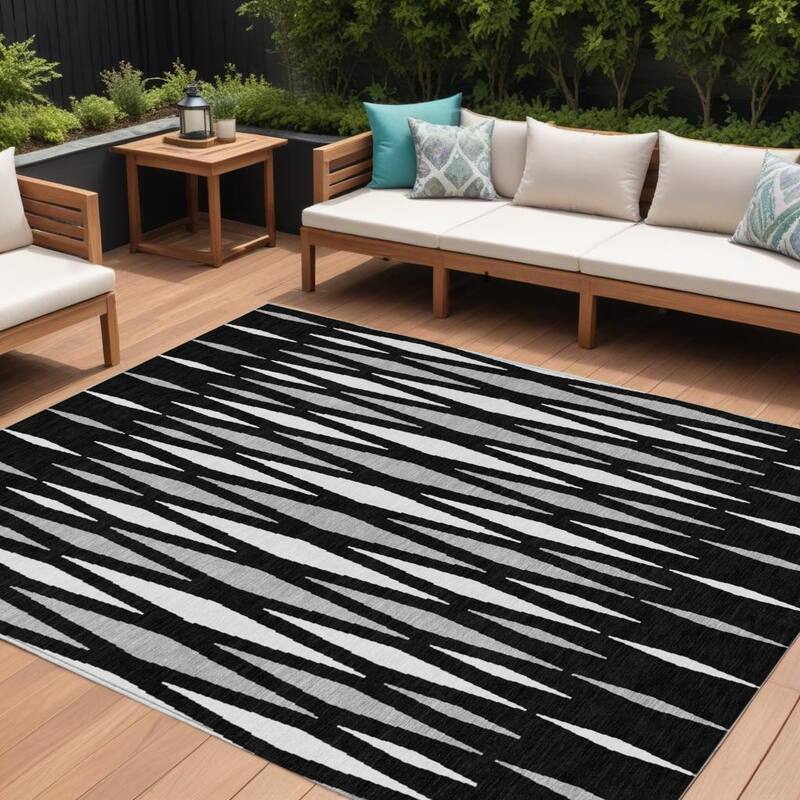 HomeRoots Geometric Transitional Rectangle Outdoor Rug - 10' X 14'