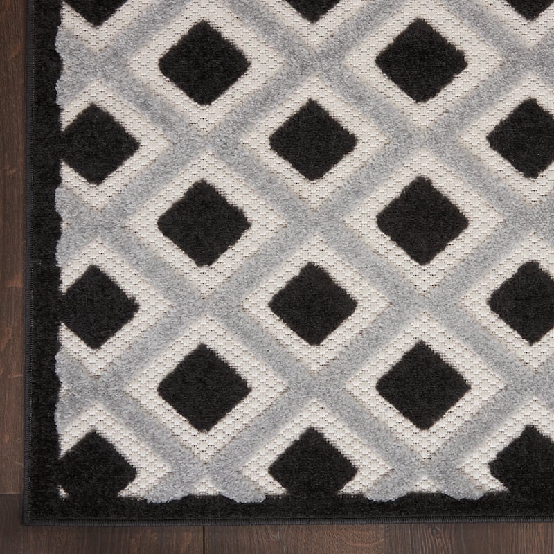 Nourison Aloha Indoor/Outdoor Modern Geometric Diamond Area Rug